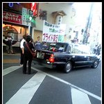 소심한 일본인들.. 10명도 안되는 인원으로 무슨 대모한다고!!