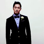 에스콰이아 화보로 돌아온 강지환 시크한 <b>자태</b>