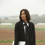 류간지 <b>사막</b> 위에 서다