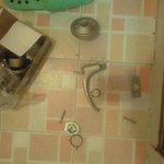 나체로 화장실에 갇혔어요-_- (사진有)