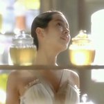 해피바스 <b>cf</b>속 한지민~꿀바르는 모습 후광 작렬!!