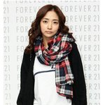 패션쇼 <b>런칭</b>에 모인 스타들! 이번 시즌 핫 아이템은 '체크'?