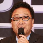 미국진출 기자회견하는 보아, 팔에 <b>전치</b> 6주 부상;;