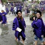 비키니에 학사모 美<b>명문</b>대 졸업식?