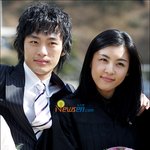 [<b>하지원</b>]가족들과 졸업식에서..