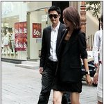 완소커플 이동건,한지혜 <b>패션쇼</b>에 손잡고 등장