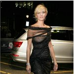 약간, 아주 약간 <b>민망</b>한 드레스 입은 우마 서먼