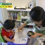 <b>정혜영</b> 아기에게 젖먹이다 가슴 노출 제대로~