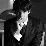 <b>카카</b>의 아르마니 수트 광고 사진