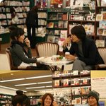 배두나 촬영장 직찍들, 똥침 <b>자세</b>도 있다
