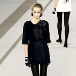 샤넬의 검은 스타킹 코디~