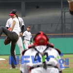 韓日 여자연예인들의 시구패션 비교