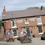 기우뚱 기울어진 건물~ 안무너지나?