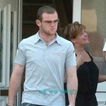 4일날 여자친구집에서 나오는 <b>루니</b> 파파라치