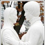 [겨울연가 주인공의 청동조각상] 배용준과 최지우의 청동조각상이 강원도...