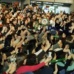 [배용준 욘사마] <b>나리타</b> 공항 입국했을때 사진...대박이네! ㅋㅋ