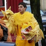 미친닭으로 변신한 애쉬튼 커쳐