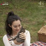 고양이 <b>안고</b> 있는신민아 왕귀~
