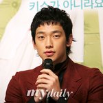 너무나 잘 어울리는 싸이보그 커플 <b>비와</b> 임수정
