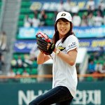 김지은 선수(장애인 <b>수영</b> 국가대표) 시구하는 모습