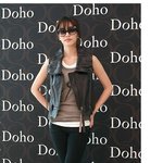 얼굴에 <b>여백</b>이 없는 김효진! 선글라스가 반을 가리네