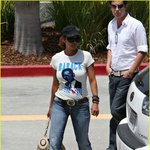 오바마 티셔츠 입은 할리<b>베리</b>~오바마를 지지하는거?