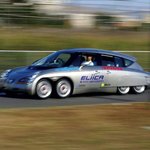 바퀴가 8개, 세계에서 제일 빠른 자동차