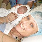 <b>뱃속</b> 아기를 위해 암 치료 거부한 그녀..