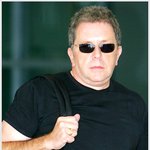 [엘튼 존] 무례하고 더러운 <b>돼지새끼들</b>!