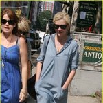 뉴욕을 한가롭게 거닐고 있는 커스틴던스트! <b>세라</b>옷 너무 귀엽다~