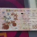 오천원 <b>지폐</b>에 심오한 메세지를 남긴 언니