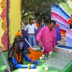 ‘색의 축제’로 불리는 인도의 ‘<b>홀리</b> 축제’