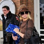 힐튼~아프리카에서 <b>사온</b> 표범 모자 쓴거야?