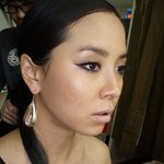 스모키 화장한 송지효, 턱에 손 <b>베일</b>듯~