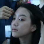 정려원 최근 <b>쌩얼</b>로 촬영하는 모습! 부러운~ 피부