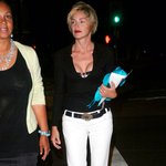 가슴에 너무 힘준 <b>샤론</b>스톤