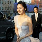 박시연, <b>위험</b>한 노출 드레스로 거리에?