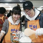 [자두]남자친구와 <b>봉사</b>활동~<b>식사</b>배급하는데.,, 밥 양이???