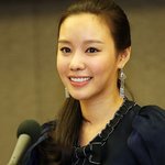 김아중 조금 황당한 어깨뽕 원피스! 길룡이 같네..