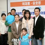 유호정씨 부부...2일 서울대 어린이병원 후원식 모습