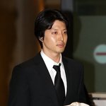 이동건, 동생 유골<b>안고</b> 공항에 입국하는 모습~