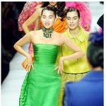 톱모델 장윤주도 무대에서 <b>큰절</b>했었다