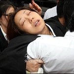 故 <b>안재환</b> 영결식에서 또다시 쓰러진 정선희ㅠ 슬프다ㅠ