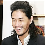 유지태, <b>정준</b>의 사진 전시회에서