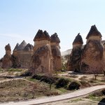 스머프 계곡:바람이 만든 거대한 <b>버섯</b>모양 바위산