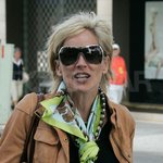 친구와 크리스찬 디오르 가는 중인 <b>샤론</b> 스톤