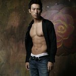 '<b>온에어</b>' 촬영 감독 여호민의 퍼펙한 초콜릭 복근~