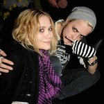 클럽에서 케이트 <b>올슨</b>과 사만다 론슨 , 완전 고화질