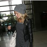 시에나 밀러 <b>la</b> 공항에서 찍힌 사진!뒤에 한국어가!?