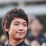 <b>백상</b>에서 신인상 받은 비, 역시귀티나는 자태~!!